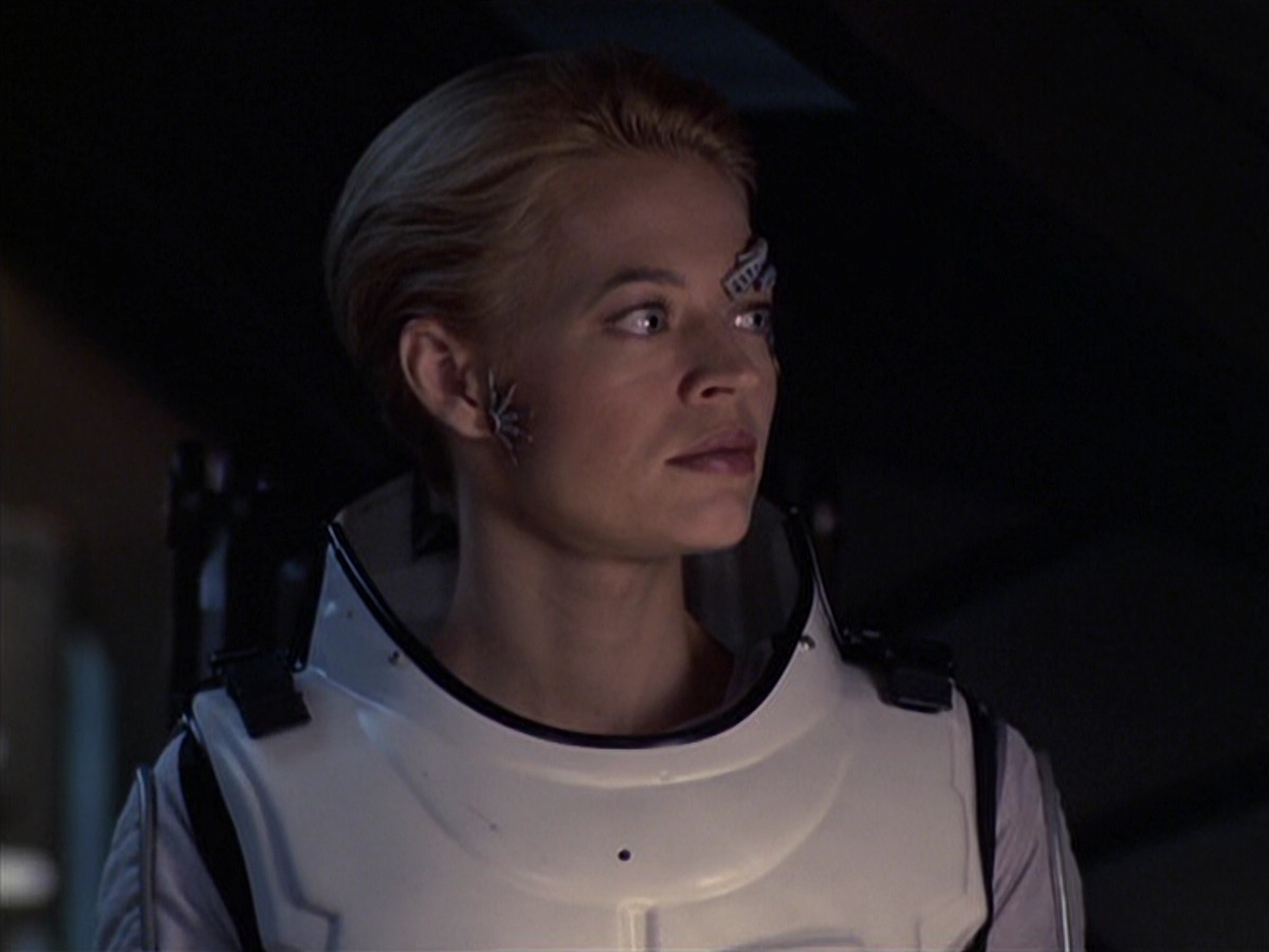 extant_StarTrek_VOY_6x08-OneSmallStep_03424.jpg
