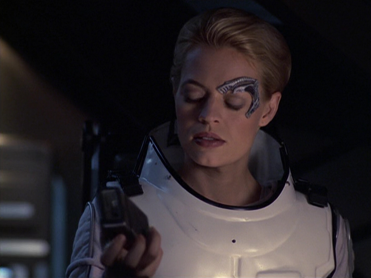 extant_StarTrek_VOY_6x08-OneSmallStep_03440.jpg