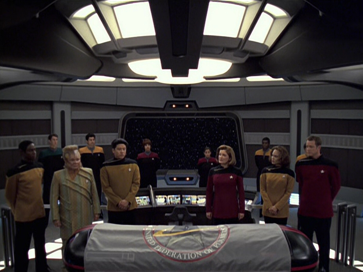 extant_StarTrek_VOY_6x08-OneSmallStep_03469.jpg