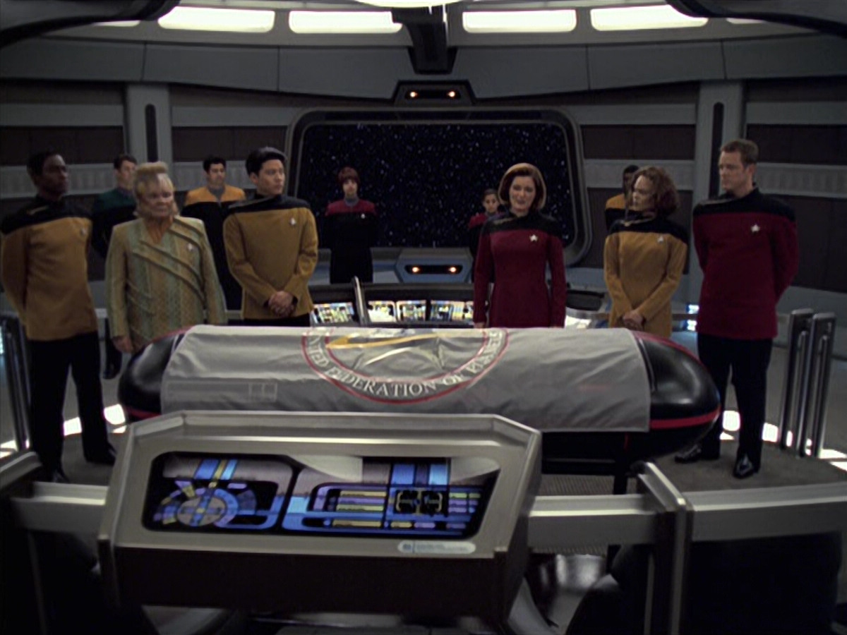 extant_StarTrek_VOY_6x08-OneSmallStep_03476.jpg