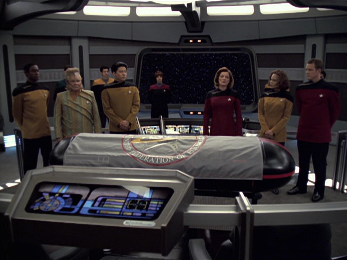 extant_StarTrek_VOY_6x08-OneSmallStep_03481.jpg