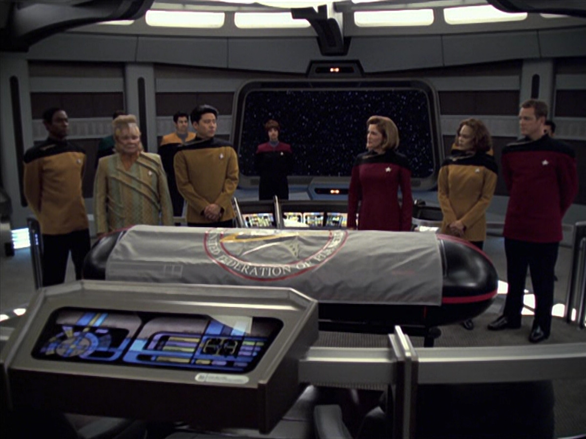 extant_StarTrek_VOY_6x08-OneSmallStep_03482.jpg