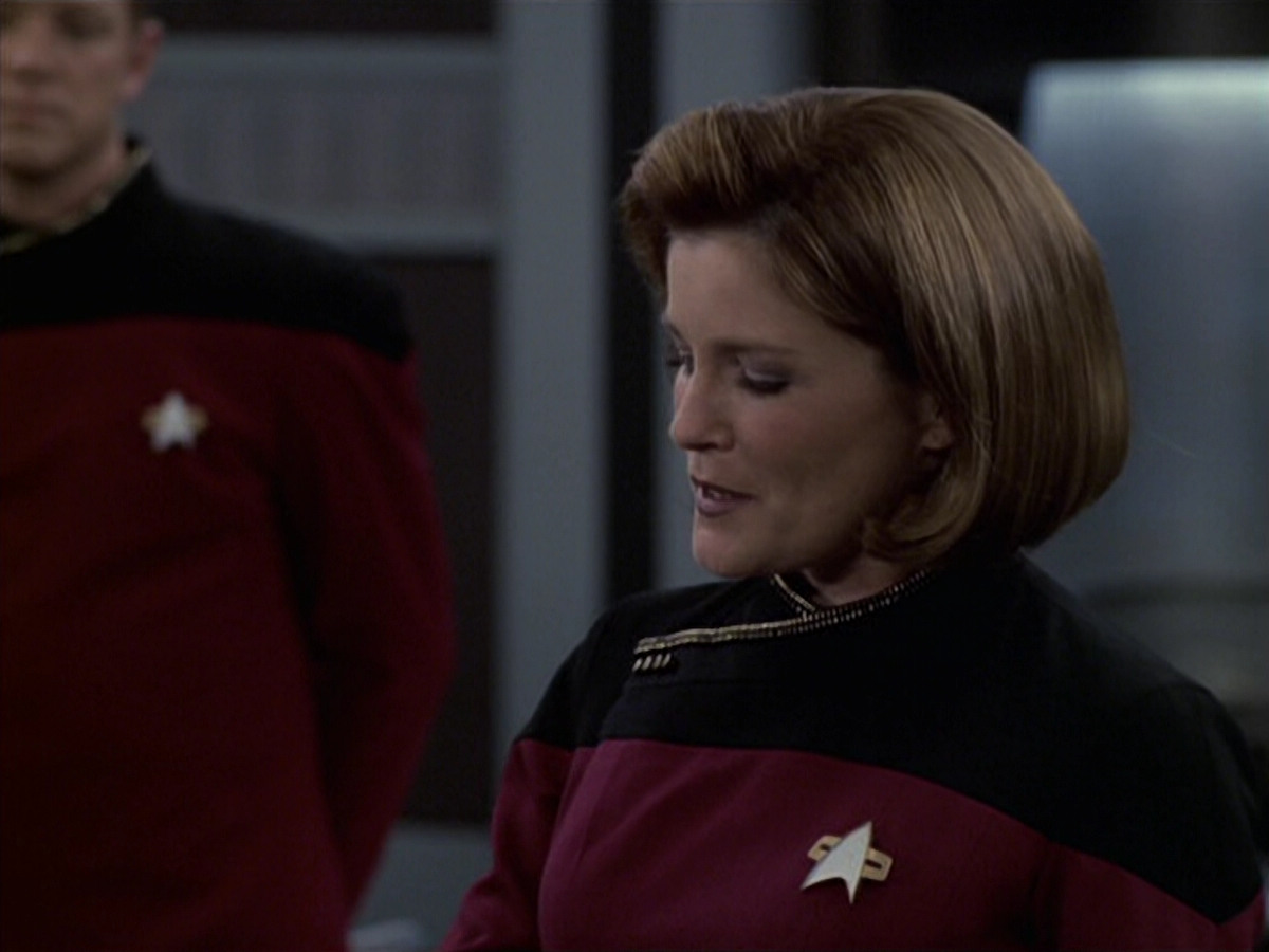 extant_StarTrek_VOY_6x08-OneSmallStep_03528.jpg
