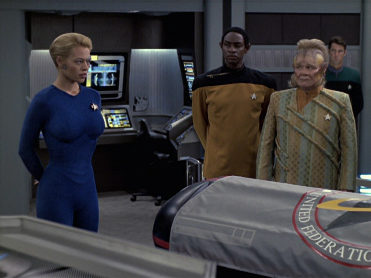 extant_StarTrek_VOY_6x08-OneSmallStep_03544.jpg
