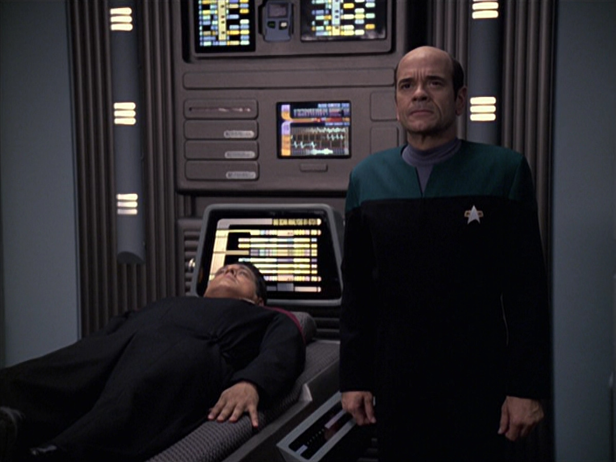 extant_StarTrek_VOY_6x08-OneSmallStep_03581.jpg