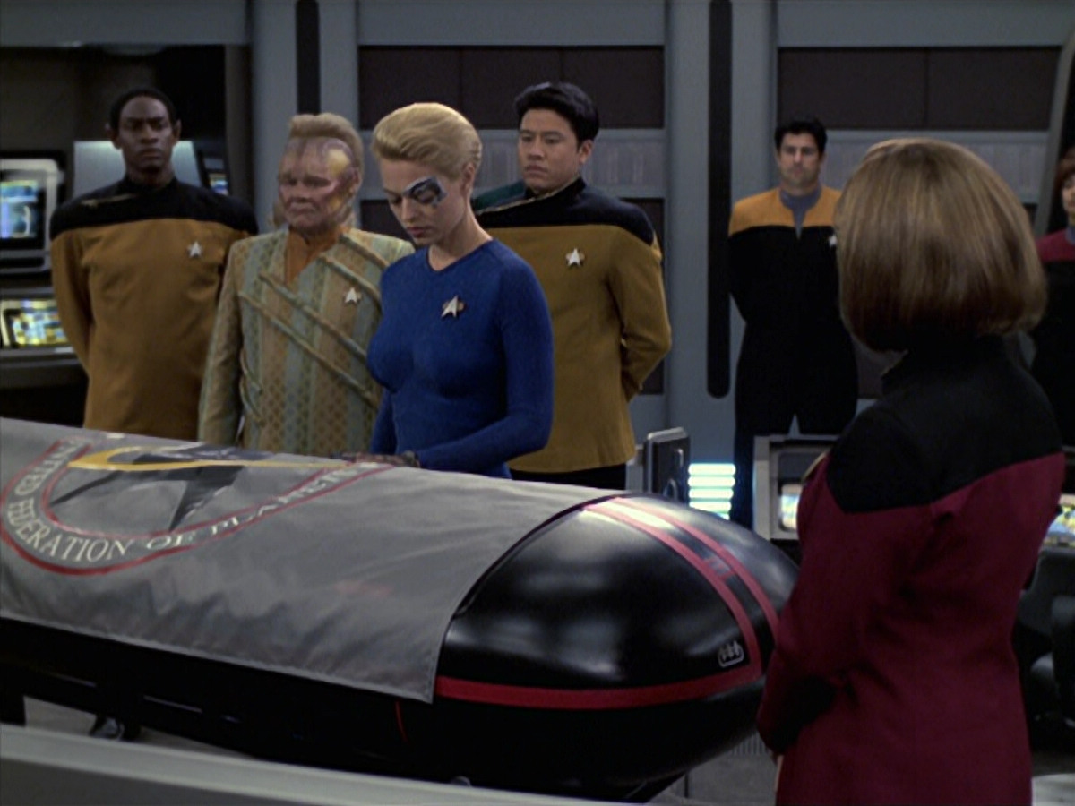 extant_StarTrek_VOY_6x08-OneSmallStep_03591.jpg
