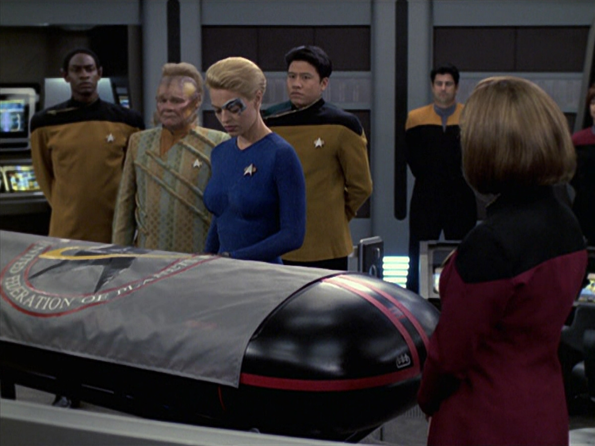 extant_StarTrek_VOY_6x08-OneSmallStep_03592.jpg