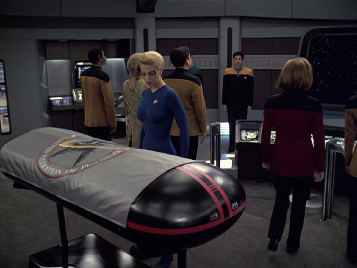 extant_StarTrek_VOY_6x08-OneSmallStep_03617.jpg