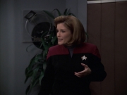 extant_StarTrek_VOY_6x08-OneSmallStep_01044.jpg