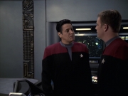 extant_StarTrek_VOY_6x08-OneSmallStep_01165.jpg
