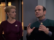 extant_StarTrek_VOY_6x08-OneSmallStep_01276.jpg
