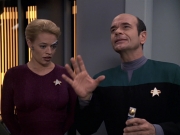 extant_StarTrek_VOY_6x08-OneSmallStep_01279.jpg