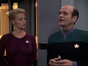 extant_StarTrek_VOY_6x08-OneSmallStep_01285.jpg