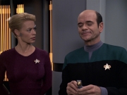 extant_StarTrek_VOY_6x08-OneSmallStep_01297.jpg