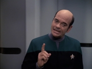 extant_StarTrek_VOY_6x08-OneSmallStep_01303.jpg
