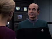 extant_StarTrek_VOY_6x08-OneSmallStep_01329.jpg