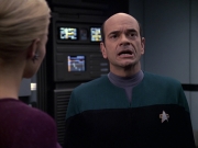 extant_StarTrek_VOY_6x08-OneSmallStep_01343.jpg
