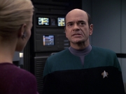 extant_StarTrek_VOY_6x08-OneSmallStep_01345.jpg