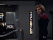 extant_StarTrek_VOY_6x08-OneSmallStep_01486.jpg