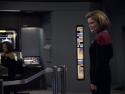 extant_StarTrek_VOY_6x08-OneSmallStep_01487.jpg