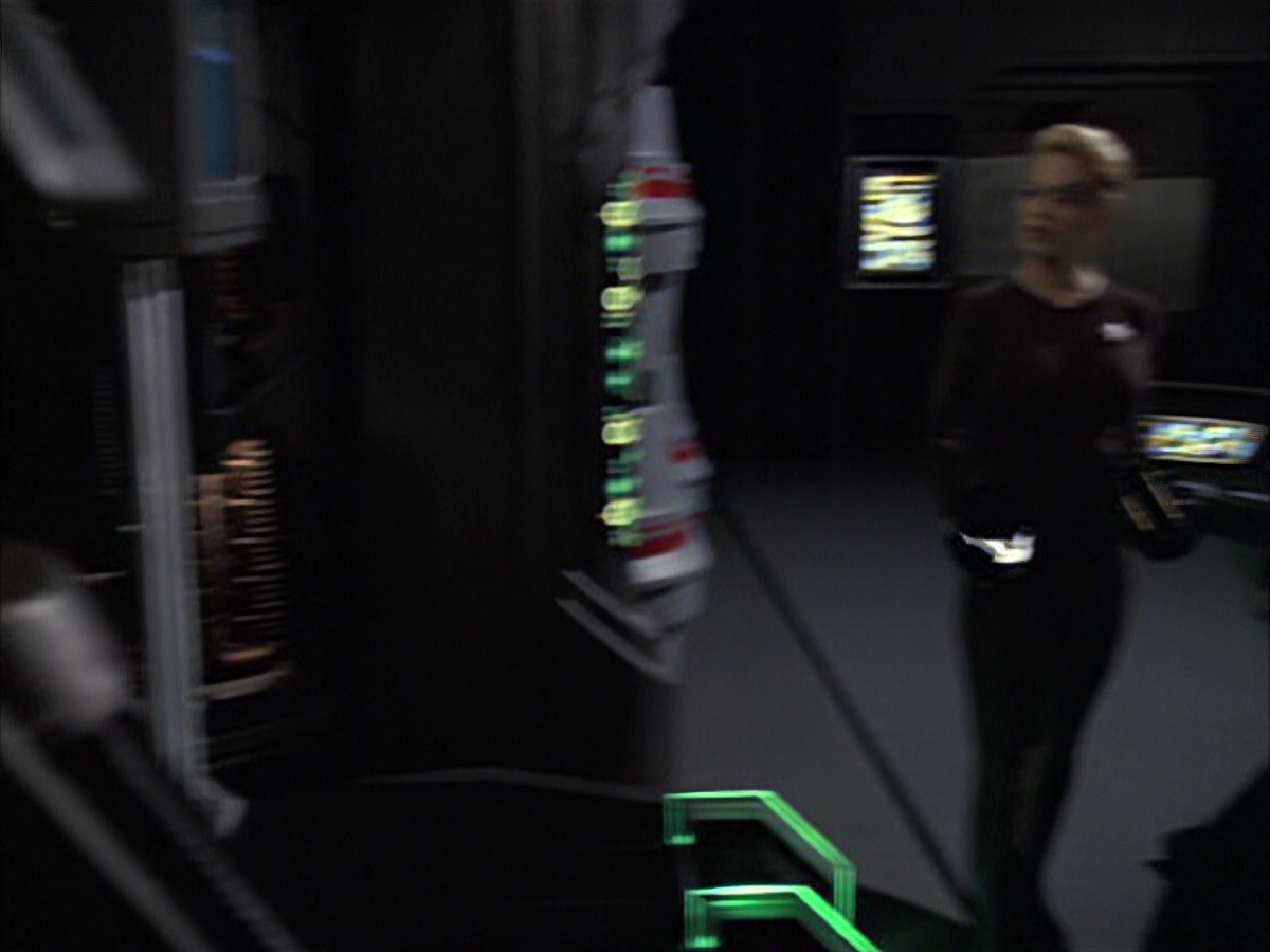 extant_StarTrek_VOY_6x09-TheVoyagerConspiracy_00013.jpg