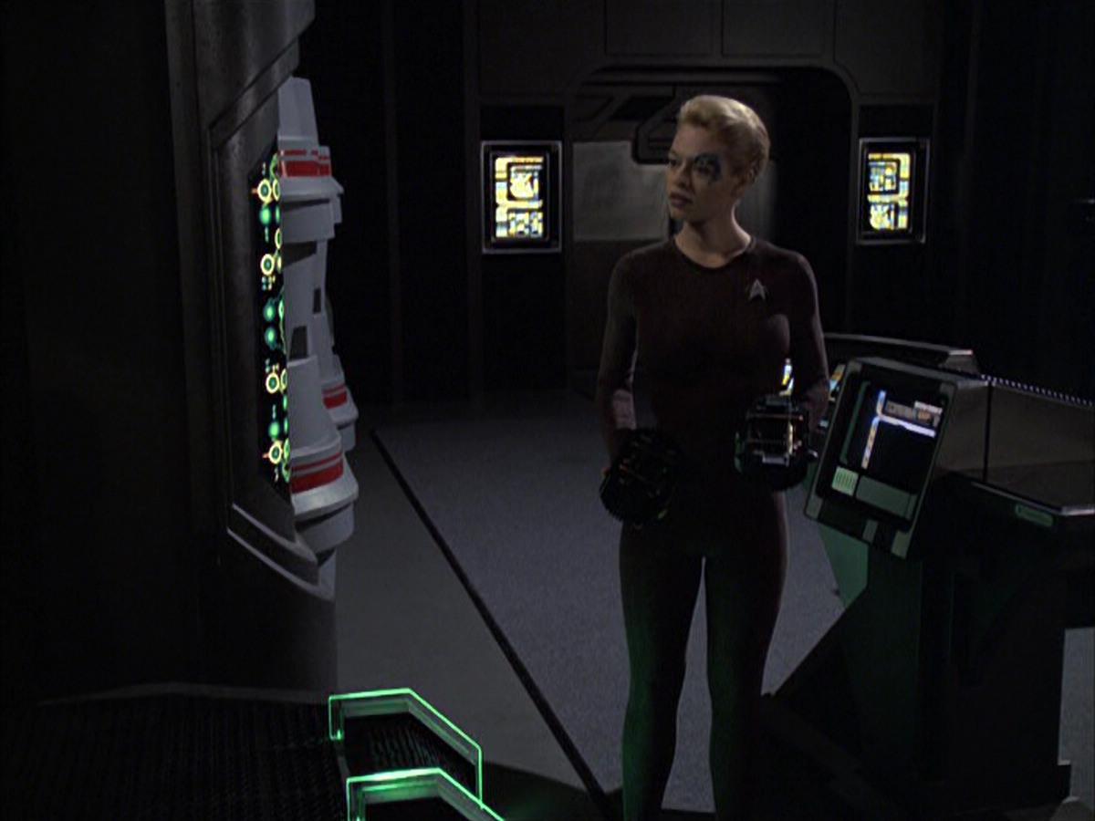 extant_StarTrek_VOY_6x09-TheVoyagerConspiracy_00016.jpg