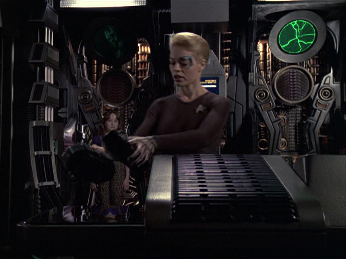 extant_StarTrek_VOY_6x09-TheVoyagerConspiracy_00023.jpg