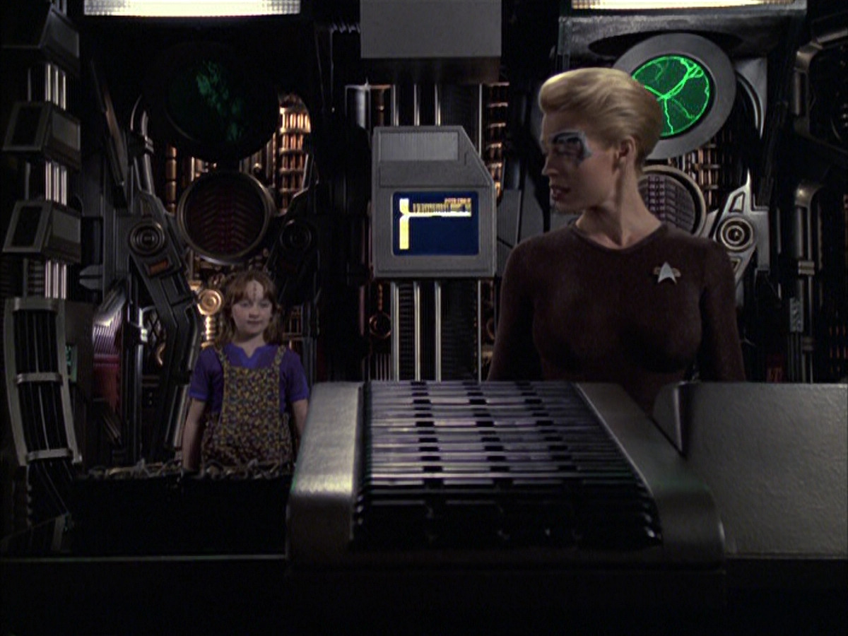 extant_StarTrek_VOY_6x09-TheVoyagerConspiracy_00028.jpg