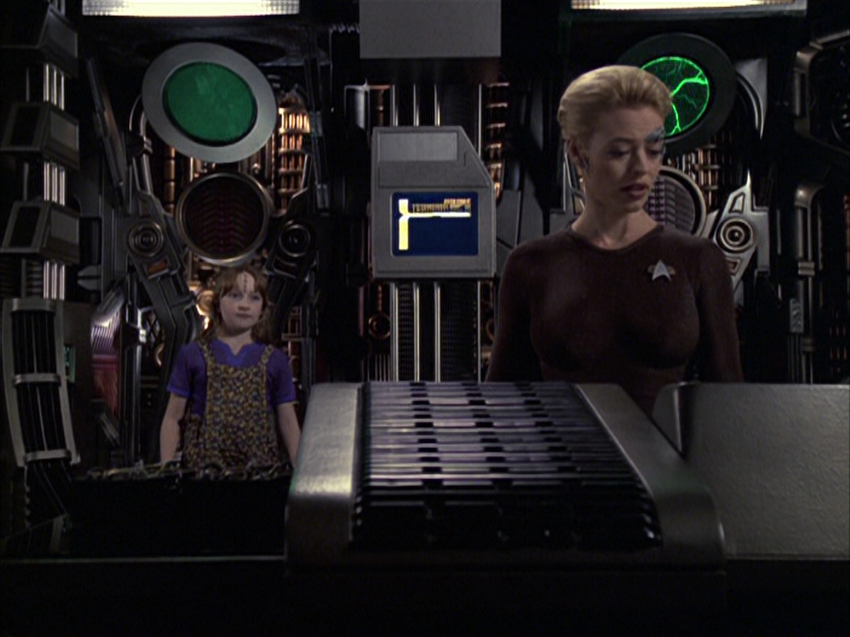 extant_StarTrek_VOY_6x09-TheVoyagerConspiracy_00029.jpg