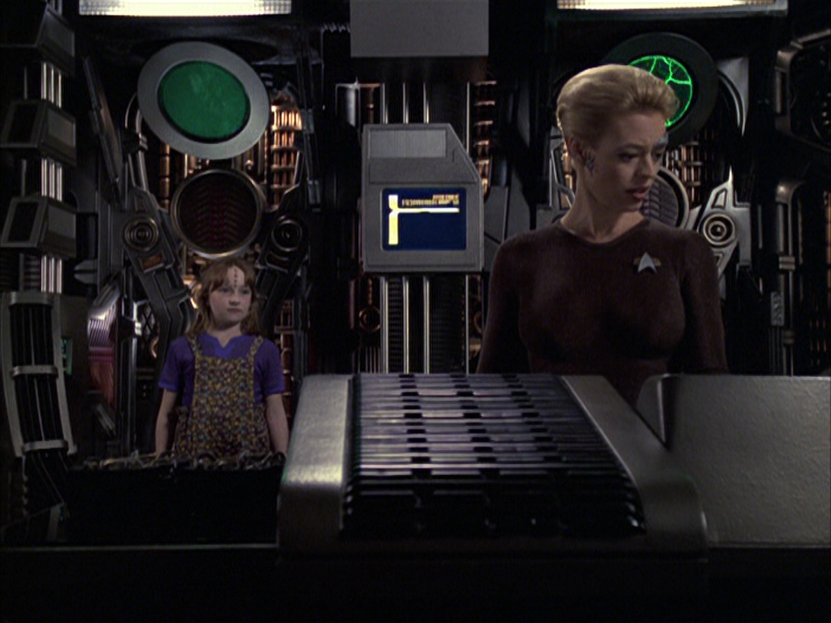 extant_StarTrek_VOY_6x09-TheVoyagerConspiracy_00030.jpg