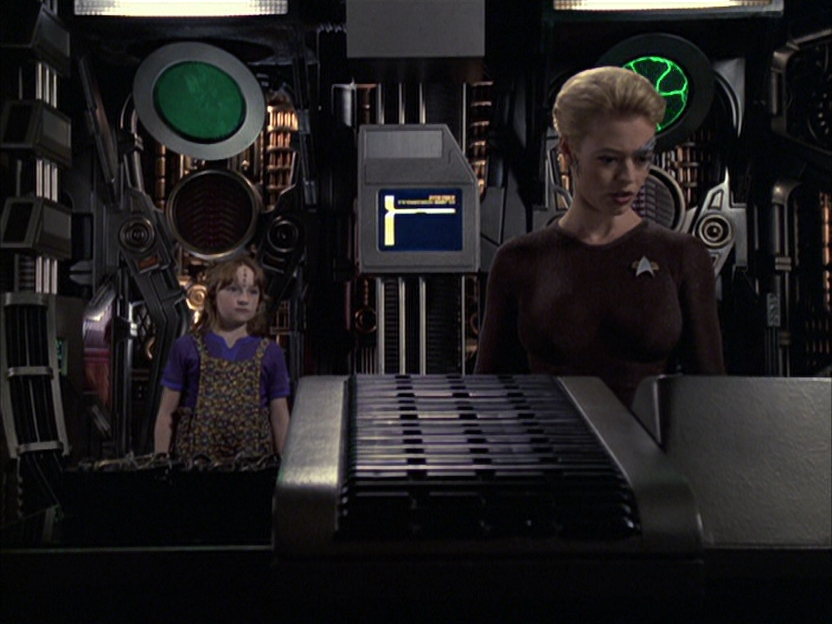 extant_StarTrek_VOY_6x09-TheVoyagerConspiracy_00033.jpg