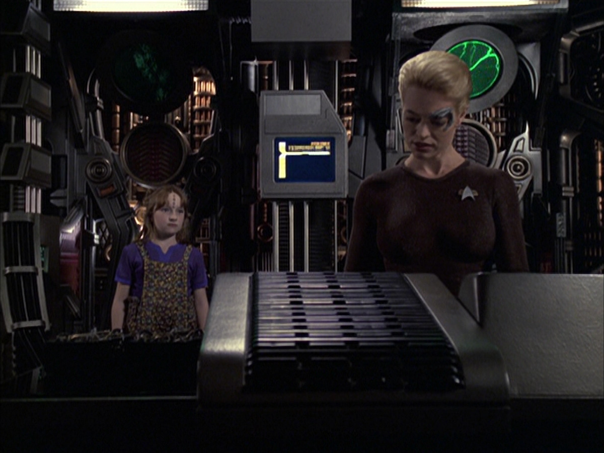 extant_StarTrek_VOY_6x09-TheVoyagerConspiracy_00034.jpg