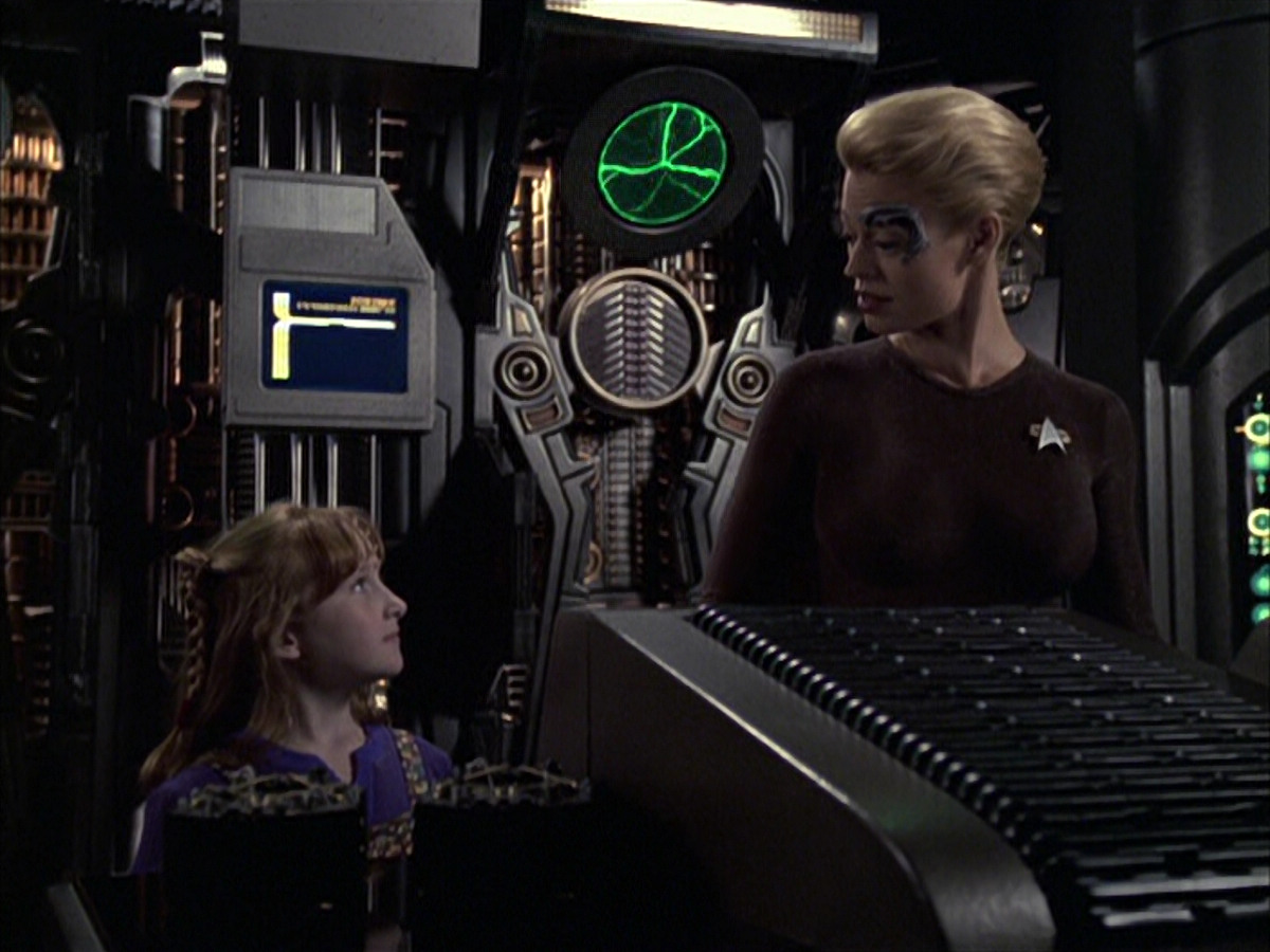extant_StarTrek_VOY_6x09-TheVoyagerConspiracy_00043.jpg