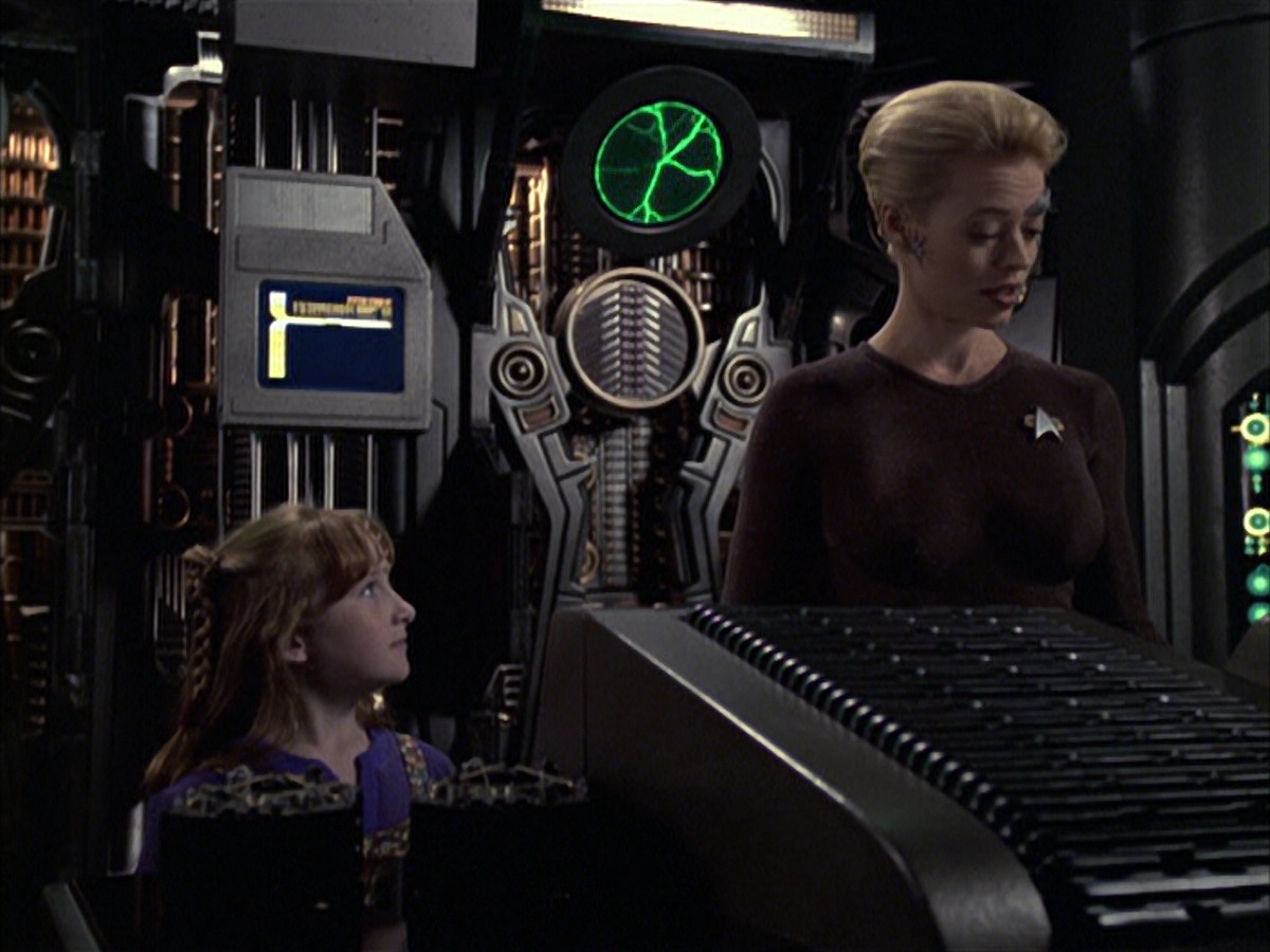 extant_StarTrek_VOY_6x09-TheVoyagerConspiracy_00044.jpg