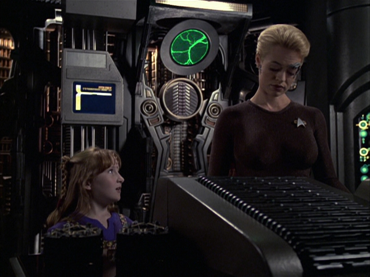 extant_StarTrek_VOY_6x09-TheVoyagerConspiracy_00046.jpg