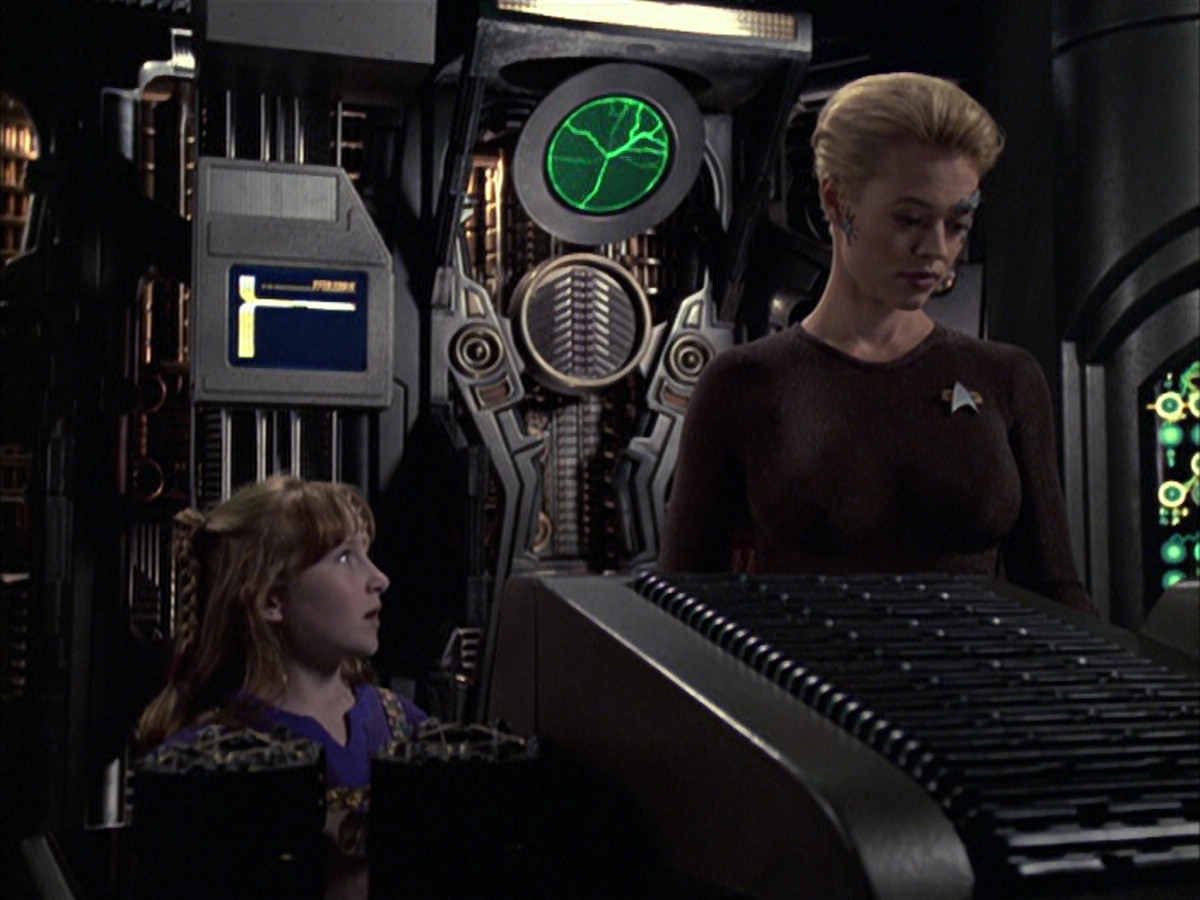 extant_StarTrek_VOY_6x09-TheVoyagerConspiracy_00049.jpg