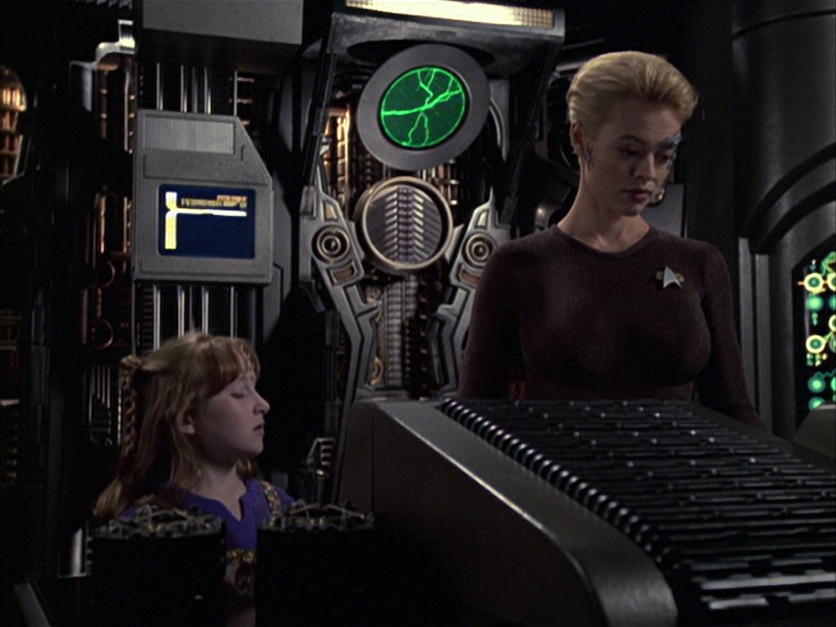 extant_StarTrek_VOY_6x09-TheVoyagerConspiracy_00050.jpg