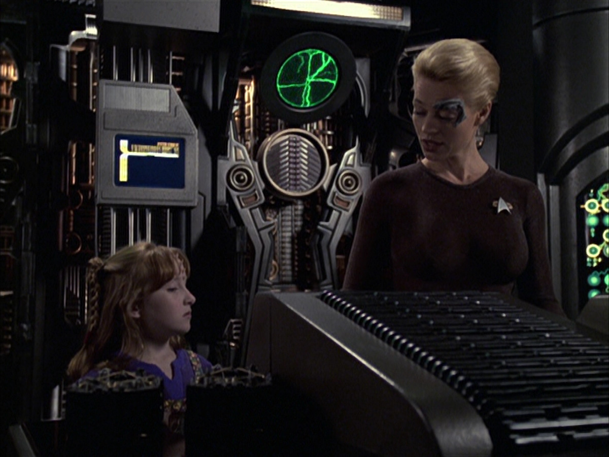 extant_StarTrek_VOY_6x09-TheVoyagerConspiracy_00051.jpg