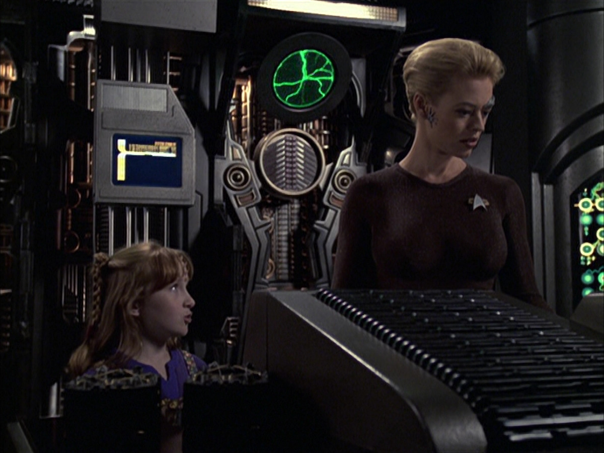 extant_StarTrek_VOY_6x09-TheVoyagerConspiracy_00065.jpg