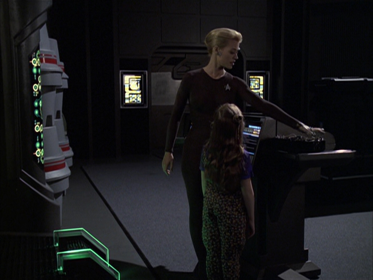 extant_StarTrek_VOY_6x09-TheVoyagerConspiracy_00068.jpg