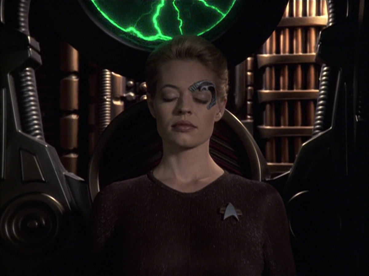 extant_StarTrek_VOY_6x09-TheVoyagerConspiracy_00155.jpg