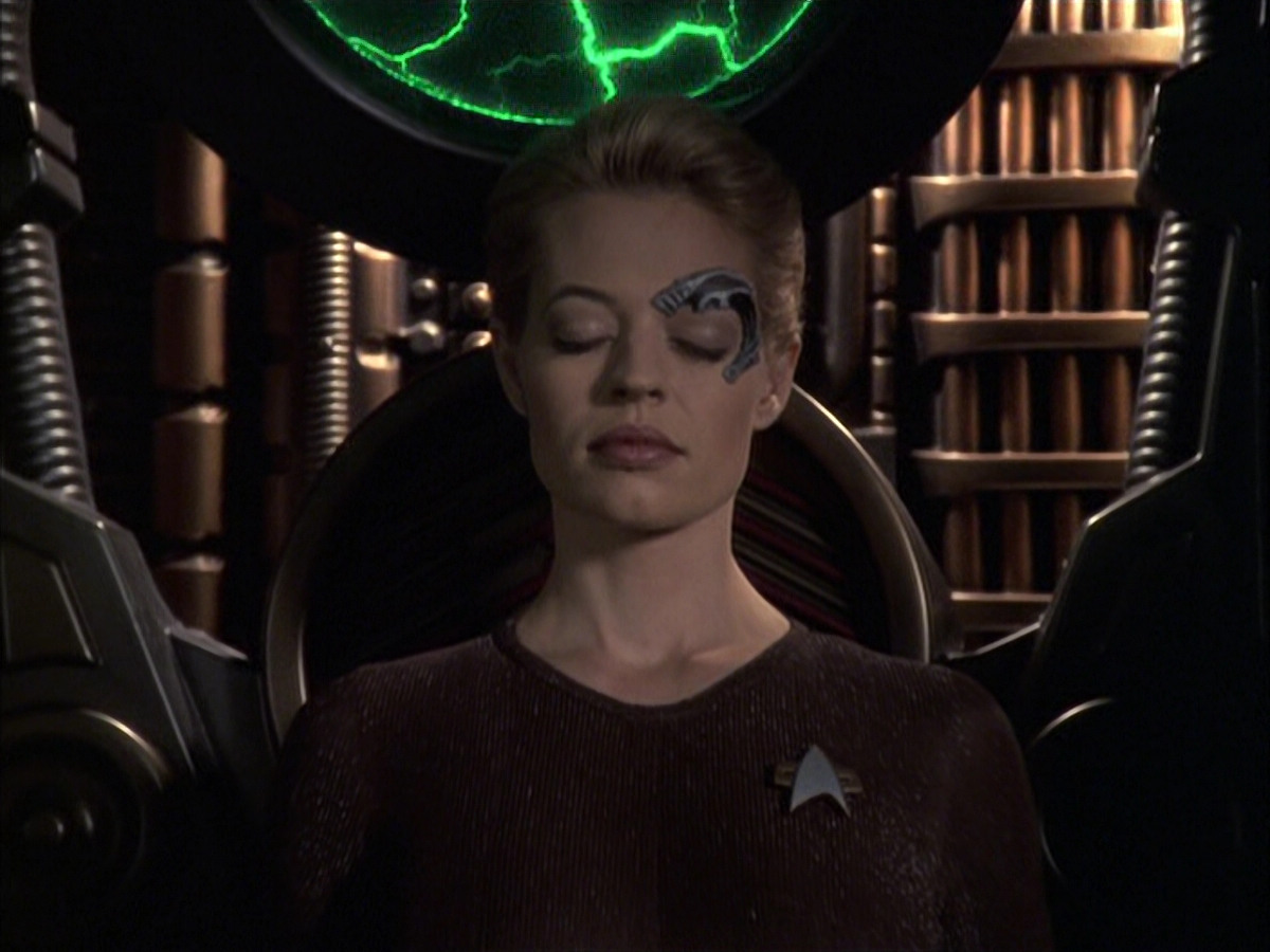 extant_StarTrek_VOY_6x09-TheVoyagerConspiracy_00156.jpg