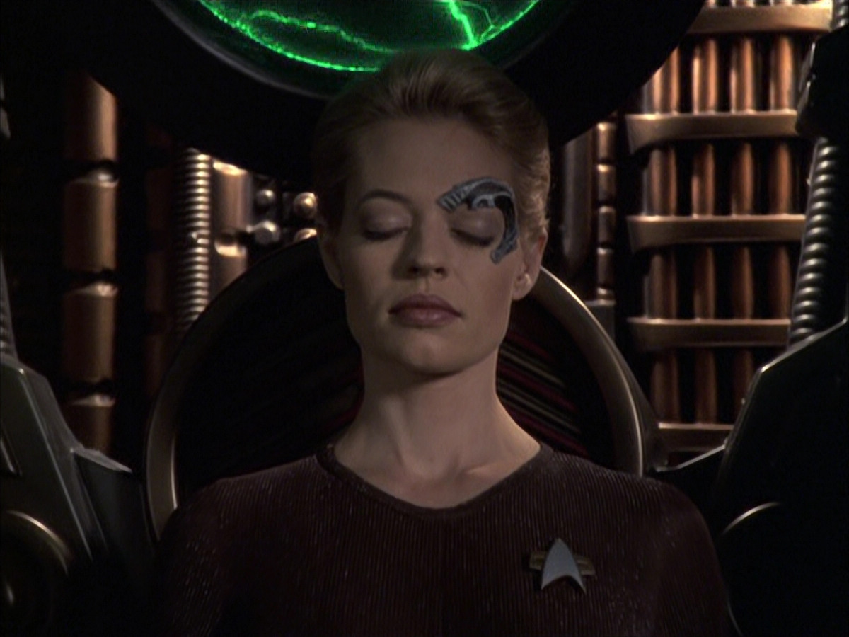 extant_StarTrek_VOY_6x09-TheVoyagerConspiracy_00157.jpg