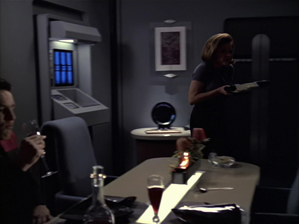 extant_StarTrek_VOY_6x09-TheVoyagerConspiracy_00331.jpg