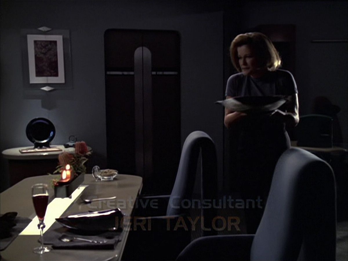 extant_StarTrek_VOY_6x09-TheVoyagerConspiracy_00333.jpg
