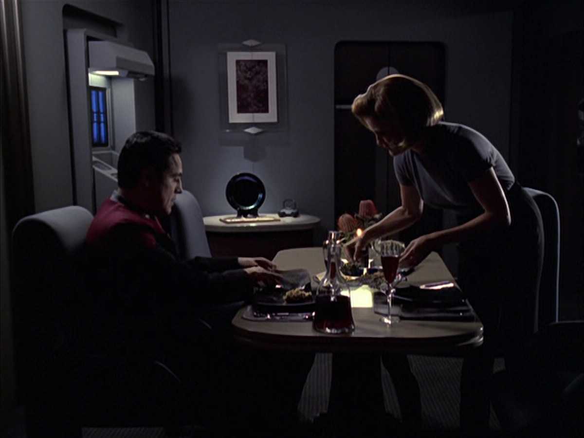 extant_StarTrek_VOY_6x09-TheVoyagerConspiracy_00345.jpg