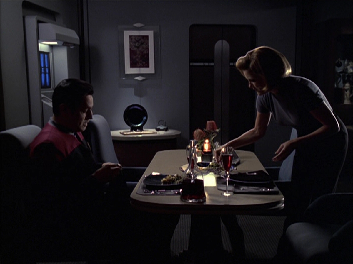 extant_StarTrek_VOY_6x09-TheVoyagerConspiracy_00349.jpg