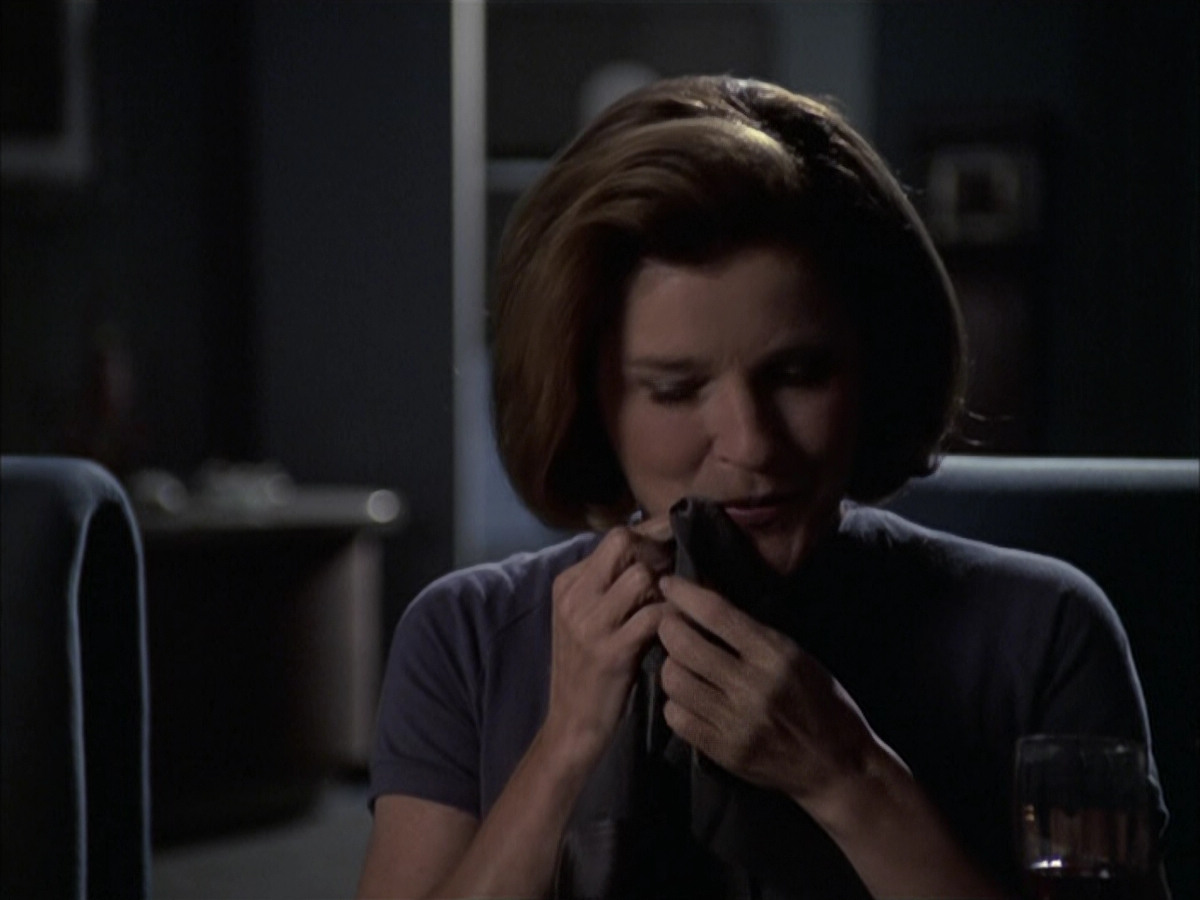 extant_StarTrek_VOY_6x09-TheVoyagerConspiracy_00392.jpg