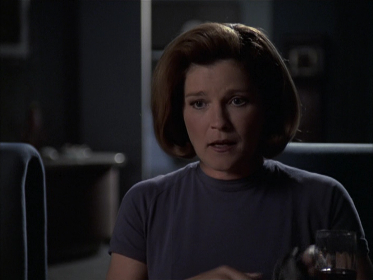 extant_StarTrek_VOY_6x09-TheVoyagerConspiracy_00393.jpg