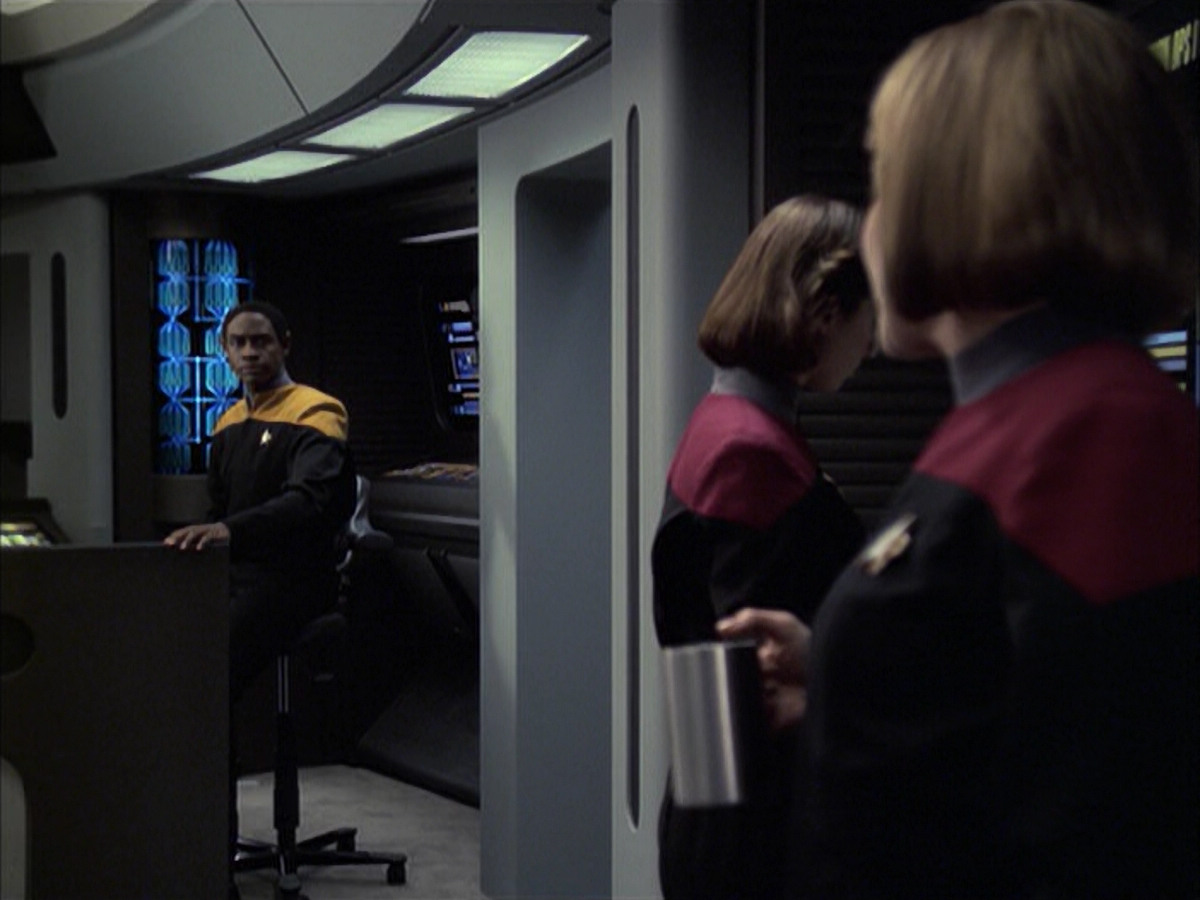 extant_StarTrek_VOY_6x09-TheVoyagerConspiracy_00444.jpg